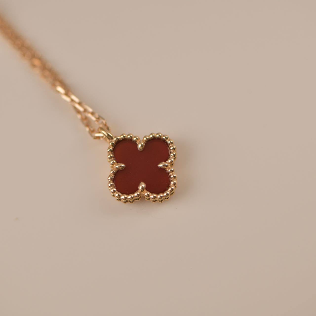 [CiCi]CLOVER MINI 9.5MM WEISSE CARNELIAN KETTE