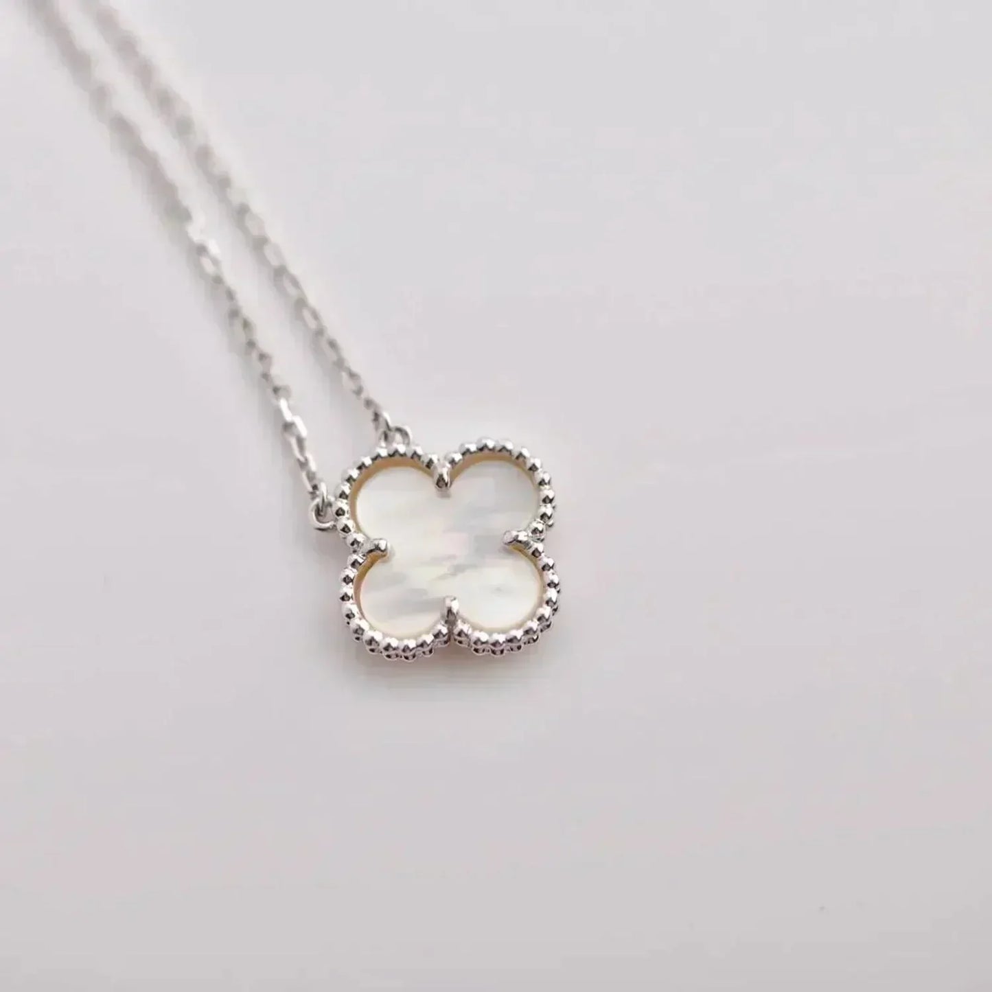 [CiCi]CLOVER  15MM WEISSER PERLMUTT SILBER