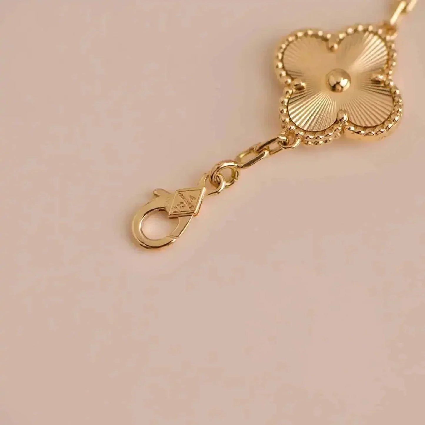 [CiCi] CLOVER 5 MOTIF LASER BRACELET COLLECTION