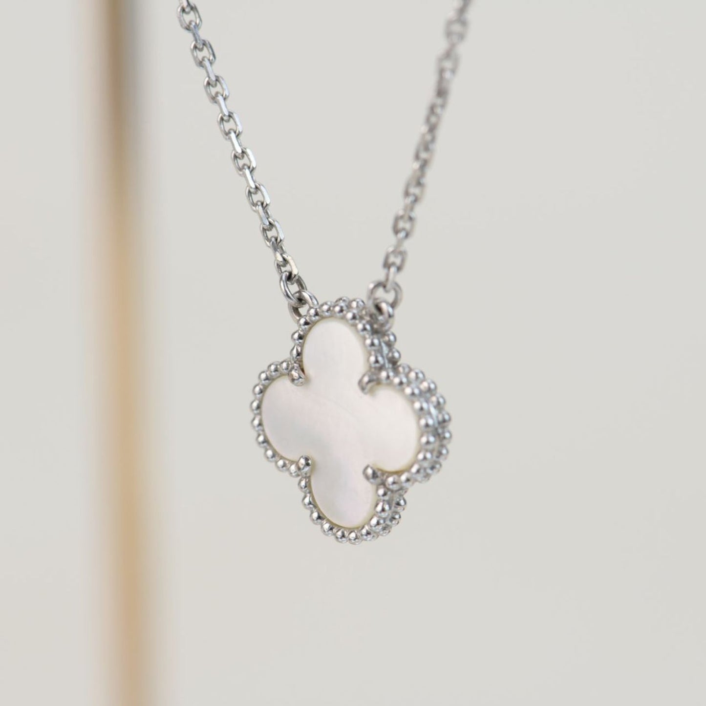 [CiCi]CLOVER  15MM WEISSER PERLMUTT SILBER