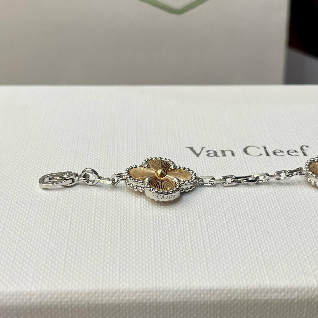 [CiCi]CLOVER  5 MOTIFS  CHRISTMAS LIMITED EDITION BRACELET