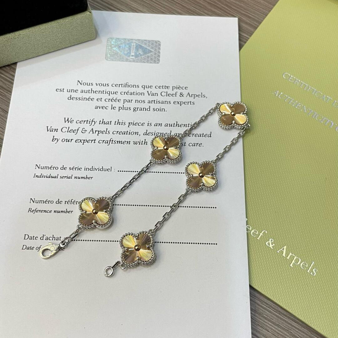[CiCi]CLOVER  5 MOTIFS  CHRISTMAS LIMITED EDITION BRACELET