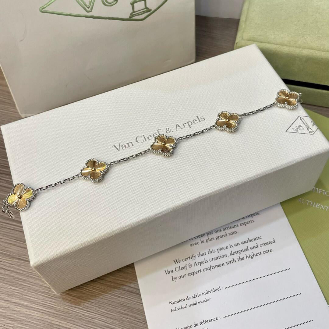 [CiCi]CLOVER  5 MOTIFS  CHRISTMAS LIMITED EDITION BRACELET
