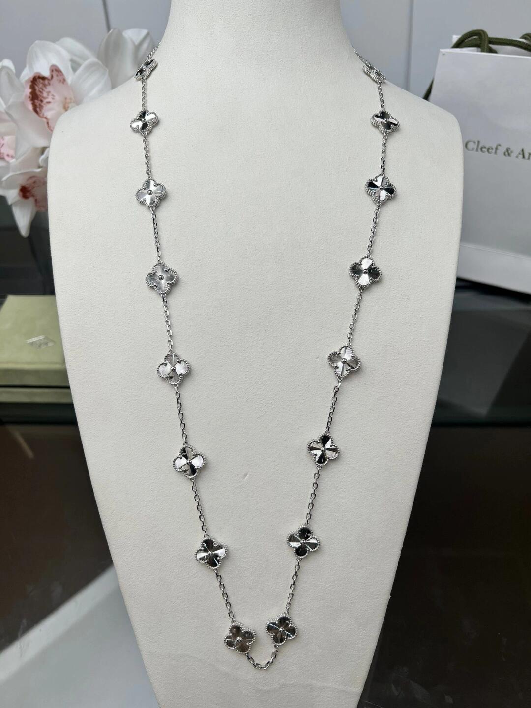 [CiCi]CLOVER 20 MOTIFS  LASER SILVER
