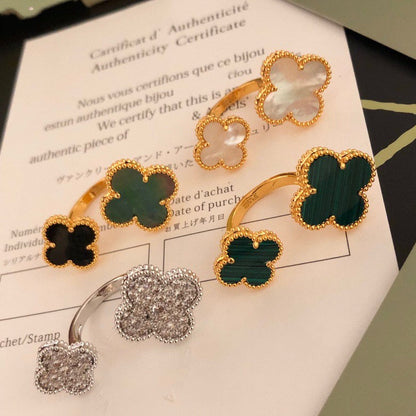 [CiCi]CLOVER BETWEEN THE FINGER RING