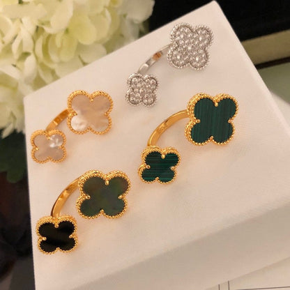 [CiCi]CLOVER BETWEEN THE FINGER RING