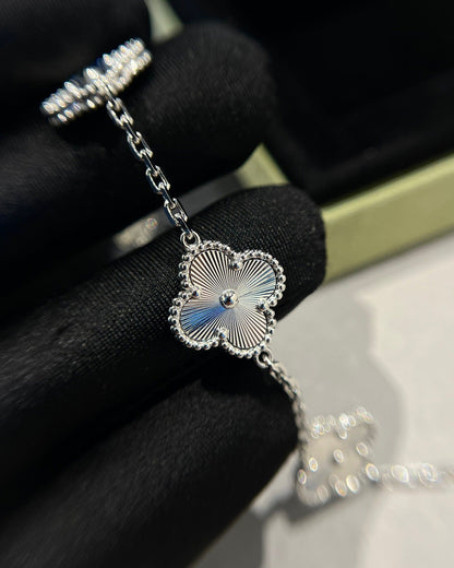 [CiCi] CLOVER 5 MOTIF LASER BRACELET COLLECTION