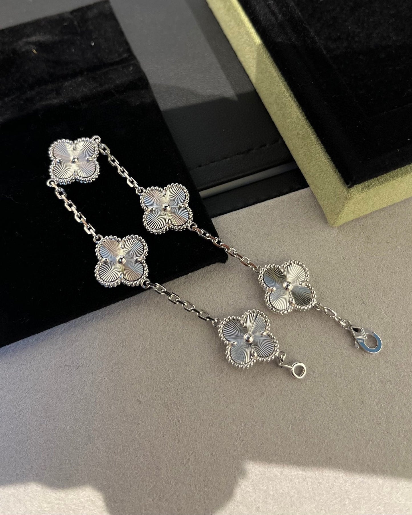 [CiCi] CLOVER 5 MOTIF LASER BRACELET COLLECTION