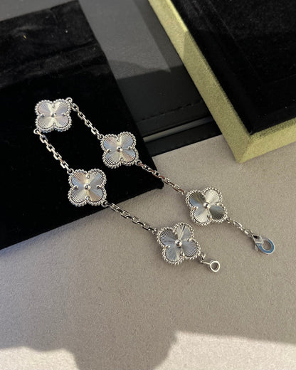 [CiCi] CLOVER 5 MOTIF LASER BRACELET COLLECTION