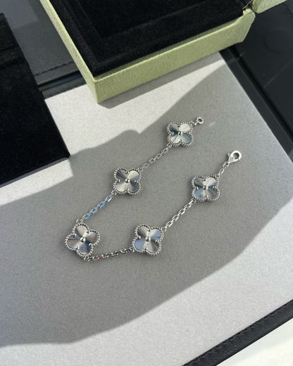 [CiCi] CLOVER 5 MOTIF LASER BRACELET COLLECTION